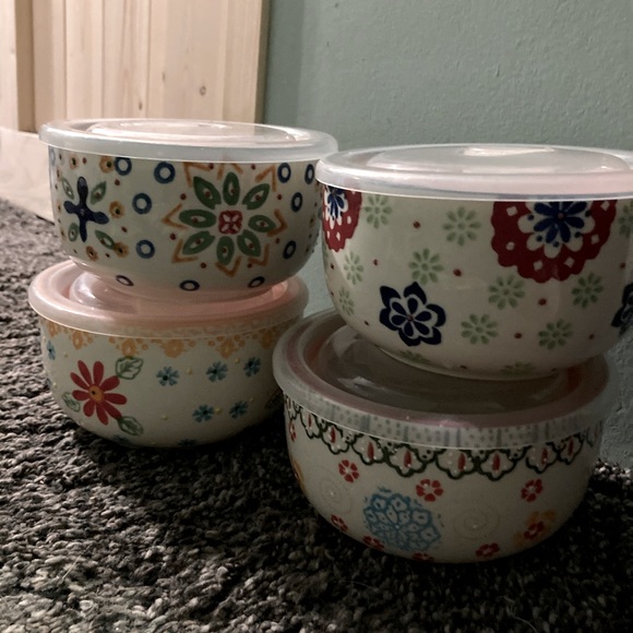 SOLD! bowls with lids - Picture 1 of 4